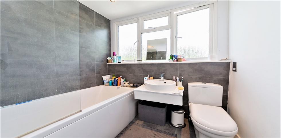 Lovely three bedroom apartment Geary Road, Dollis Hill